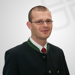 TOMASZ NOWAKOWSKI